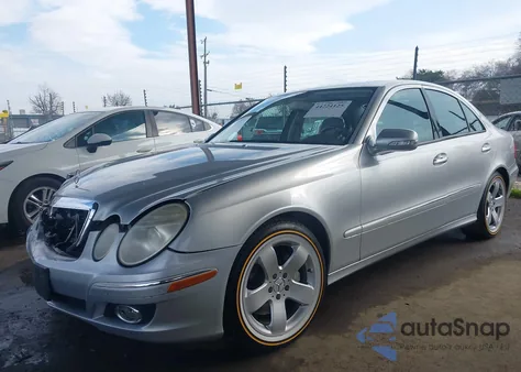 2007 Mercedes-Benz E 550 z USA, uszkodzony, nr VIN WDBUF72X07B065267